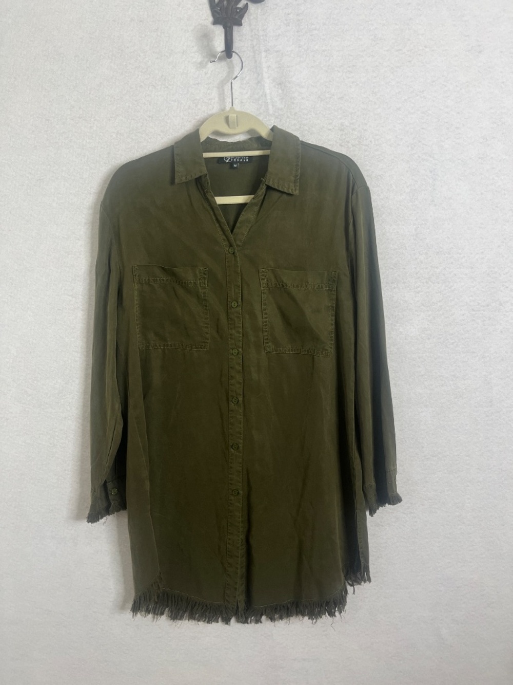 Collection by Cezele Olive Green Button Down Shirt Size M Frayed Hem - Picture 3 of 4